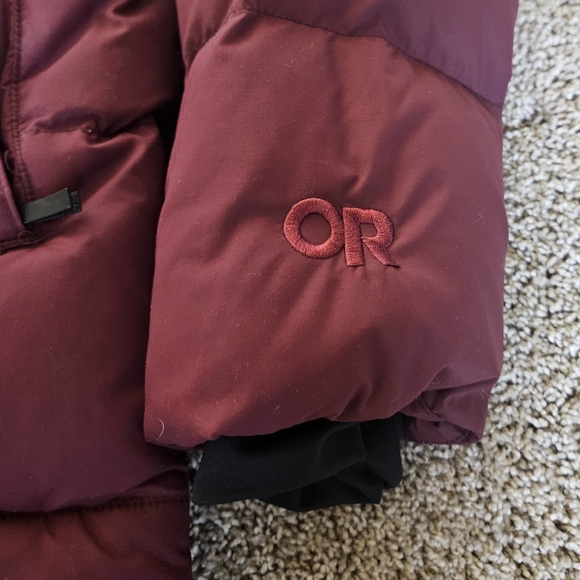 Outdoor Research Women's Coze 700 Puffer Jacket with Hood - Picture 3 of 9